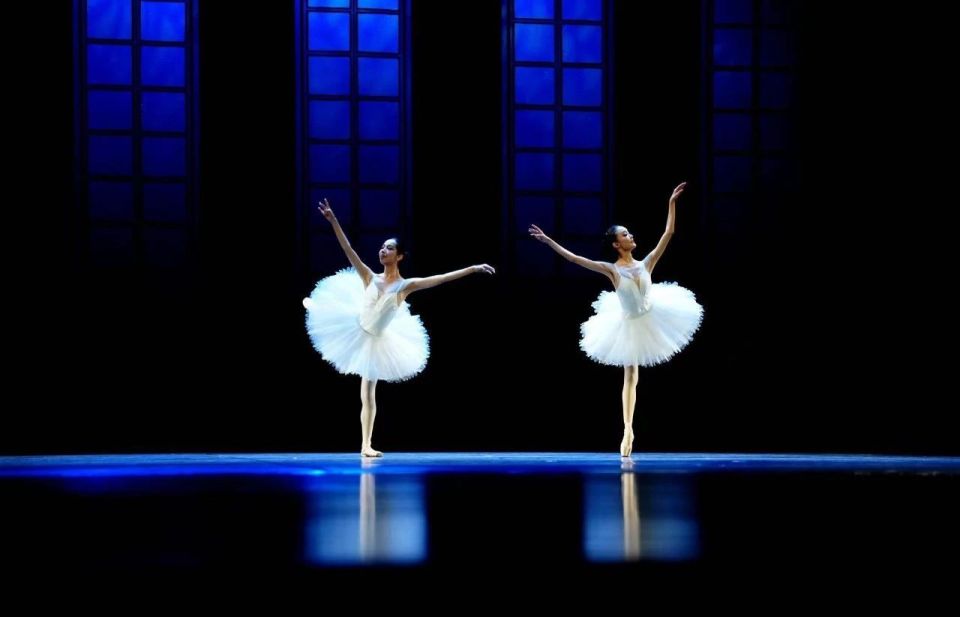 耀与庄重, om, Uqr