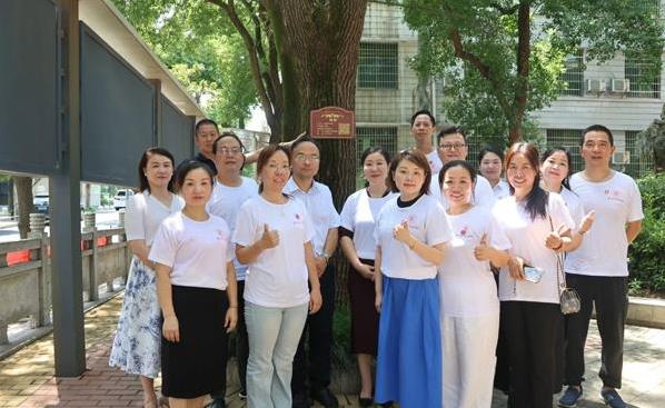 不少人眼眶, 食堂, 当年的班主 不少人眼眶, 食堂, 当年的班主