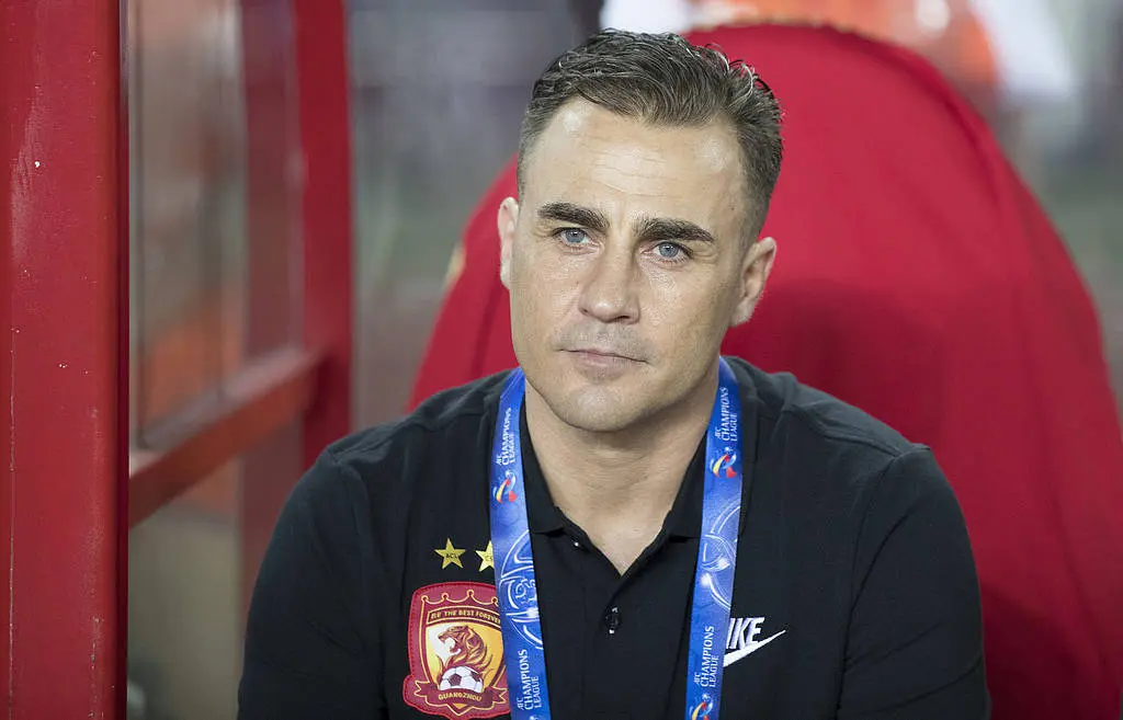 曾短暂执教, 于困境中的, src