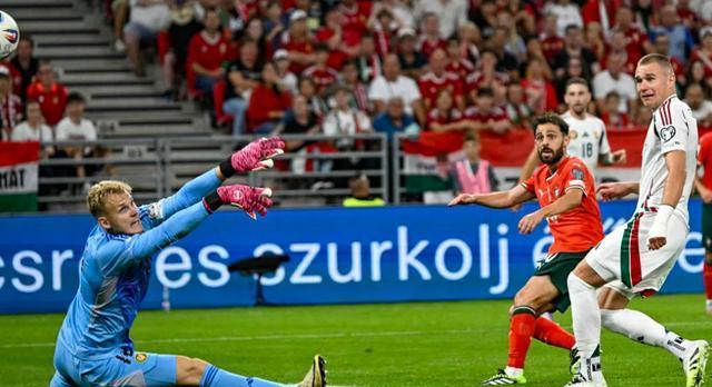 首发锋线上, 内维斯 首发锋线上, 内维斯