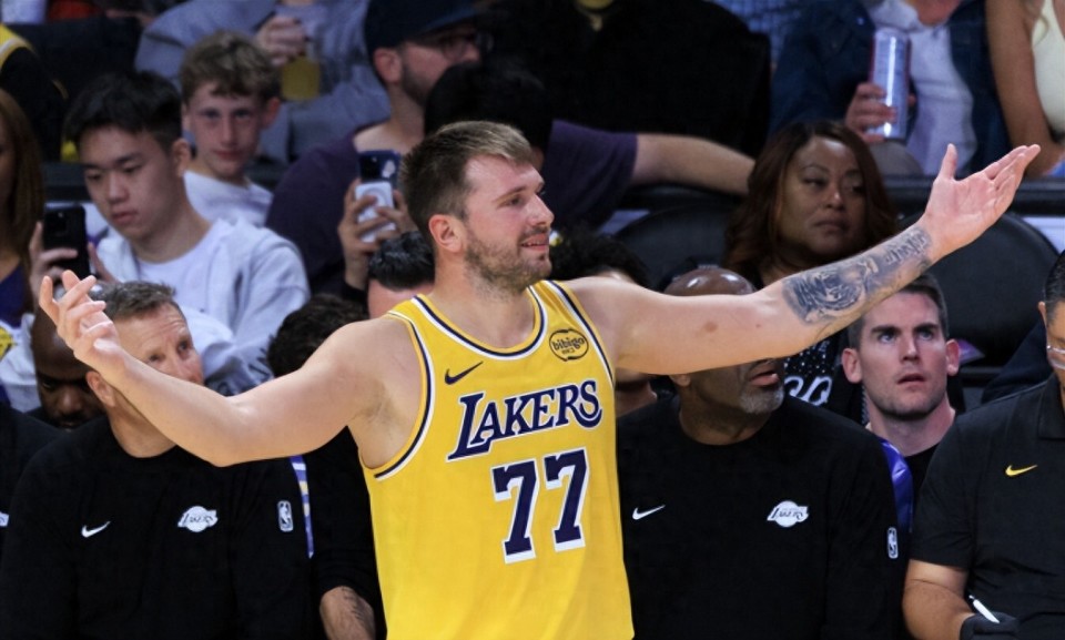 就是替补席, 表现同样非 就是替补席, 表现同样非