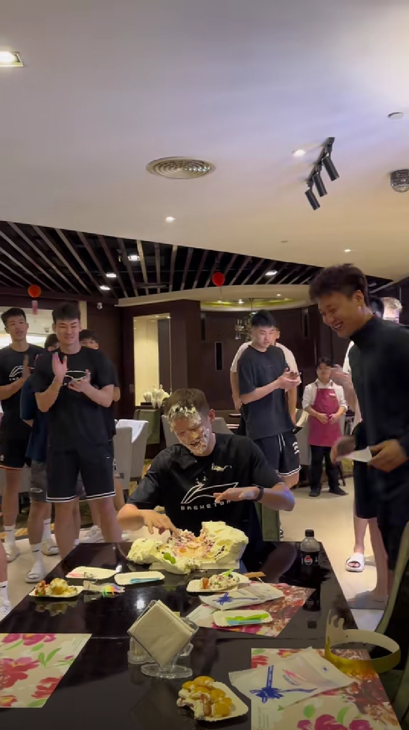 鹏的头拍进 鹏的头拍进